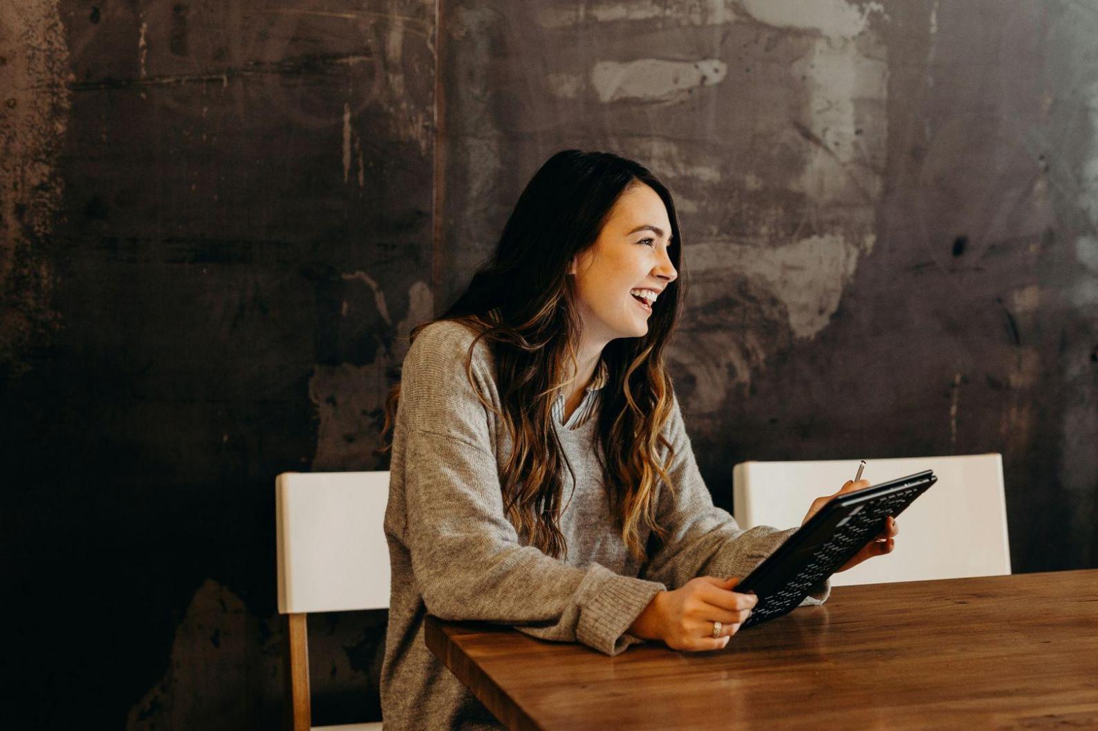 Sesión de formación financiera con instructor experto